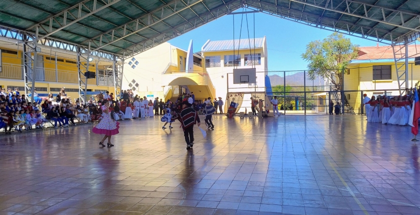 Estudiantes de Primer Ciclo celebran las Fiestas Patrias